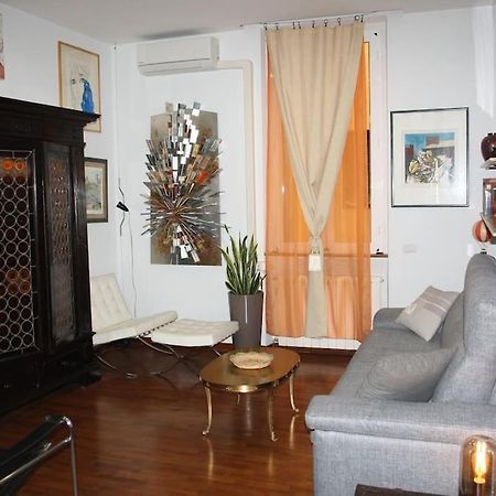 Colosseo Vintage Apartment Rome Bagian luar foto