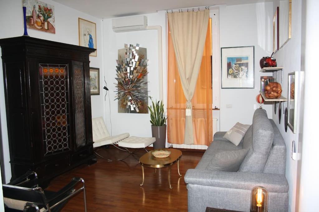 Colosseo Vintage Apartment Rome Bagian luar foto